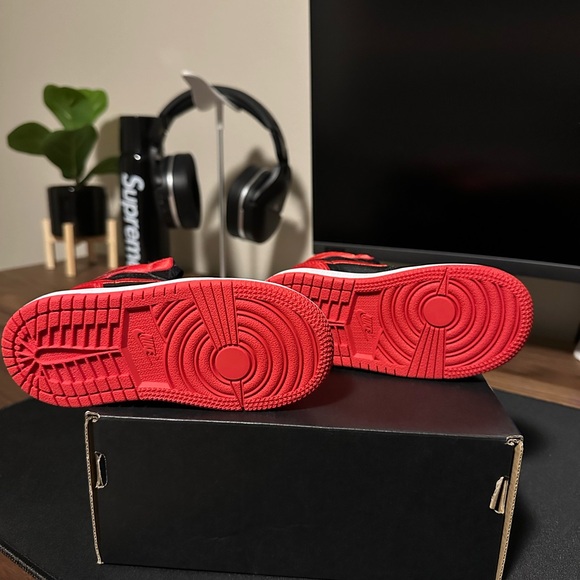 Jordan 1s retro high toddler - Picture 4 of 6